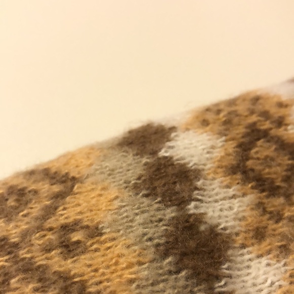 Neutral Colored Geometric Drop Shoulder Knit Pullover Sweater - Picture 6 of 6